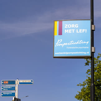 Zichtbaarheid in de omgeving: hoe zorgorganisaties vertrouwen opbouwen met buitenreclame
